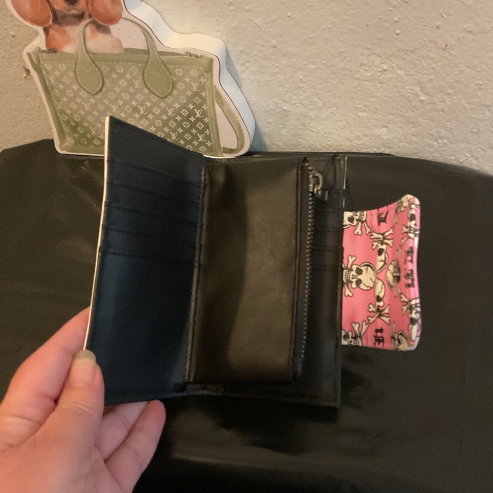 ‼️SOLD‼️Ed Hardy White Wallet with Pink Floral Tattoo Flap - Picture 3 of 7
